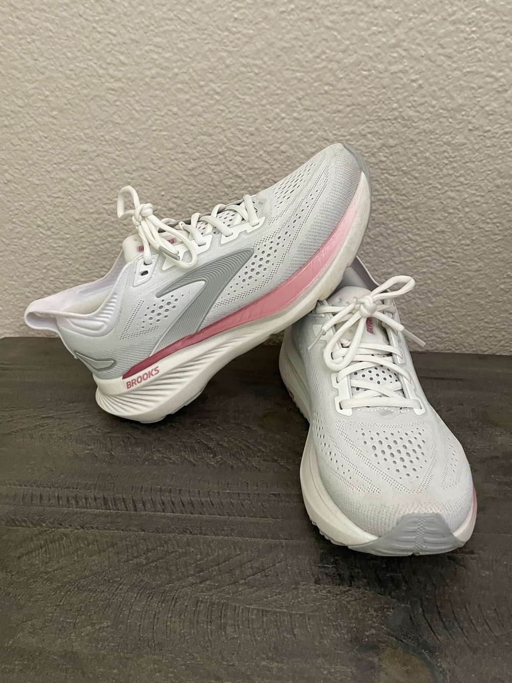 Brooks White Running Sneakers with Pink Trim